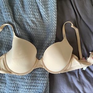 VS / PINK T SHIRT BRA
